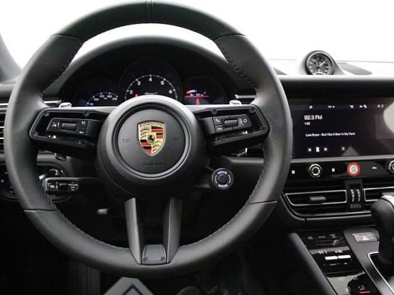 2024 Porsche Macan T photo 11