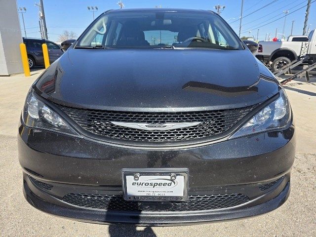 2022 Chrysler Voyager