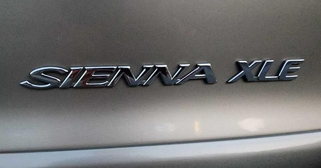 2001 Toyota Sienna null image 4