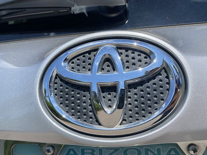 2018 Toyota RAV4 Limited Edition image 10