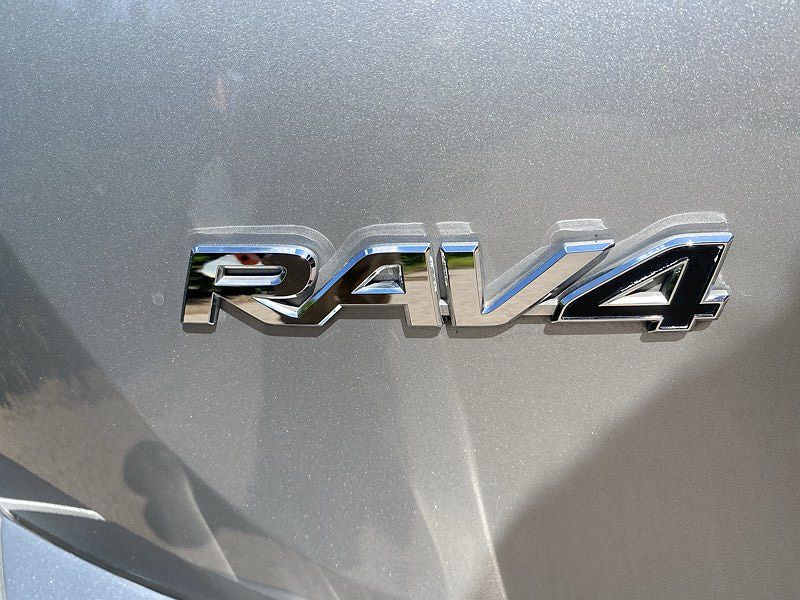 2018 Toyota RAV4 Limited Edition image 12