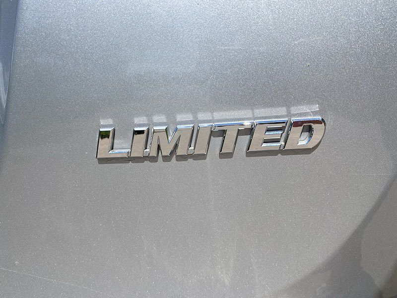 2018 Toyota RAV4 Limited Edition image 17