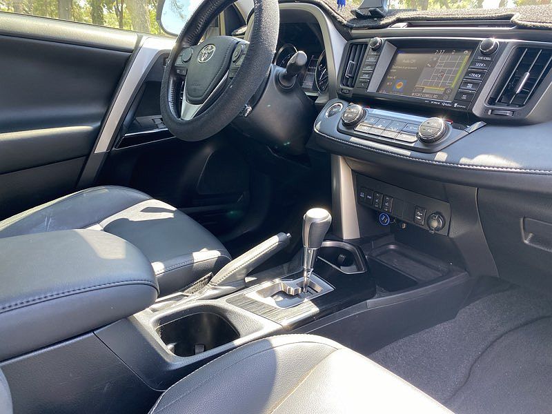2018 Toyota RAV4 Limited Edition image 31