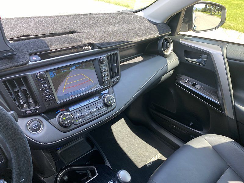 2018 Toyota RAV4 Limited Edition image 39
