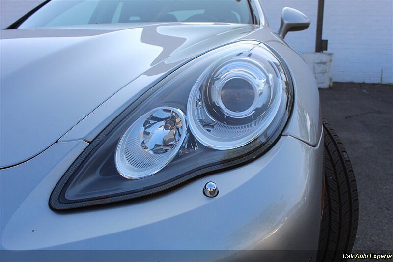 2012 Porsche Panamera S Hybrid image 3