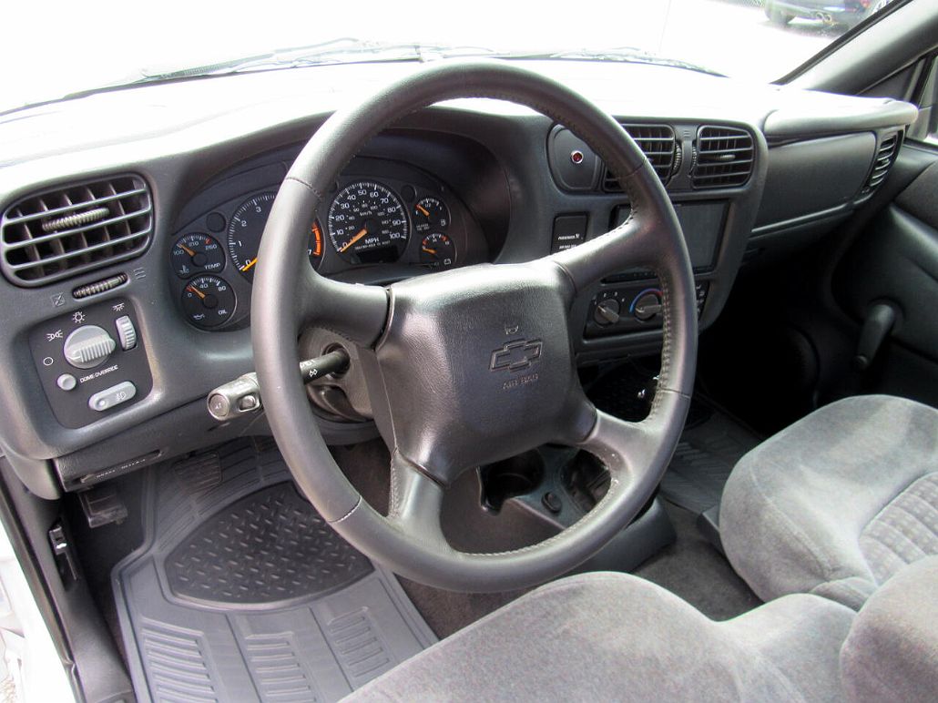 1999 Chevrolet S-10 null image 3