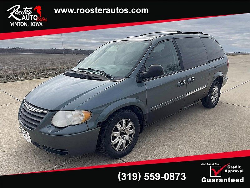2006 Chrysler Town & Country Touring image 0