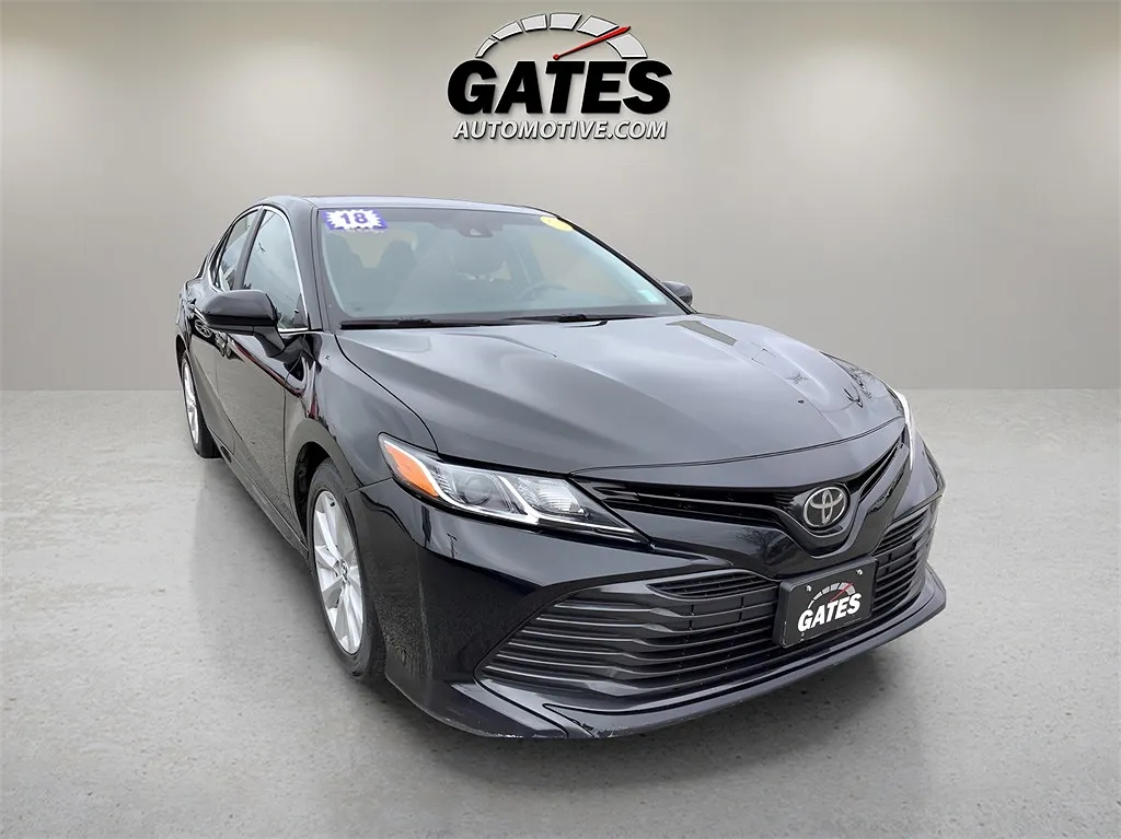2018 Toyota Camry LE image 0