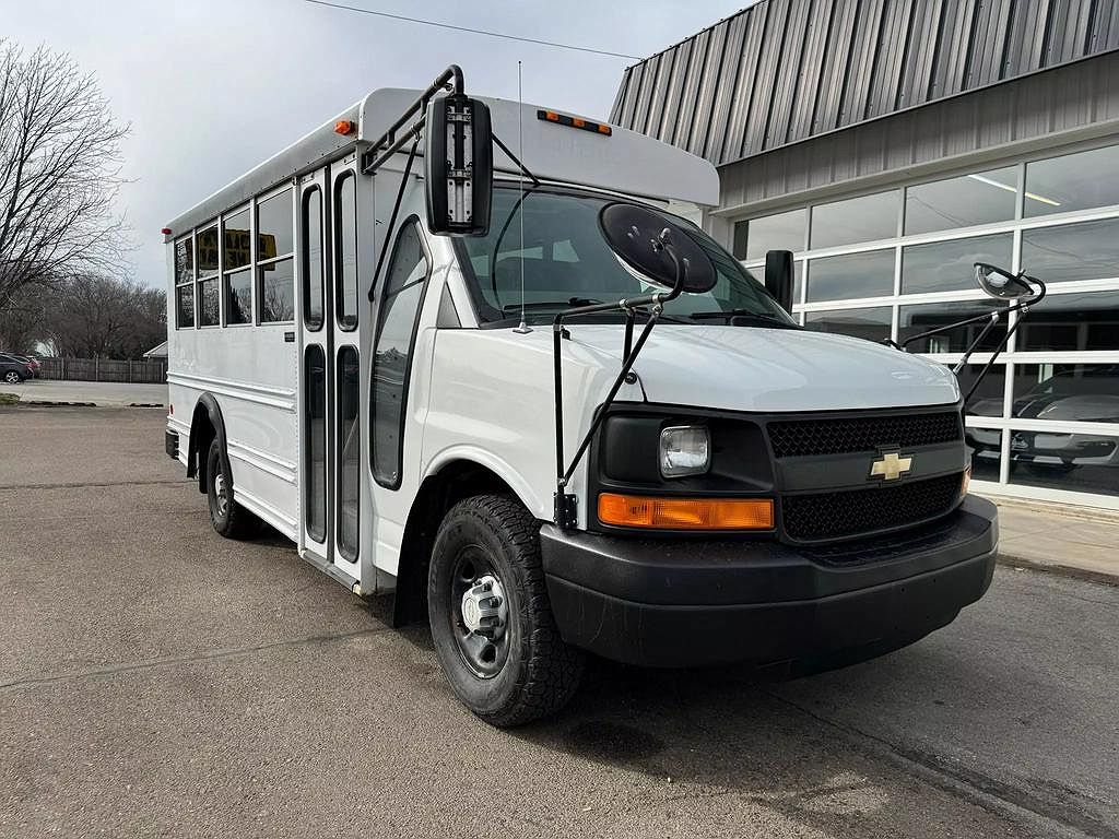 2007 Chevrolet Express 3500 image 1