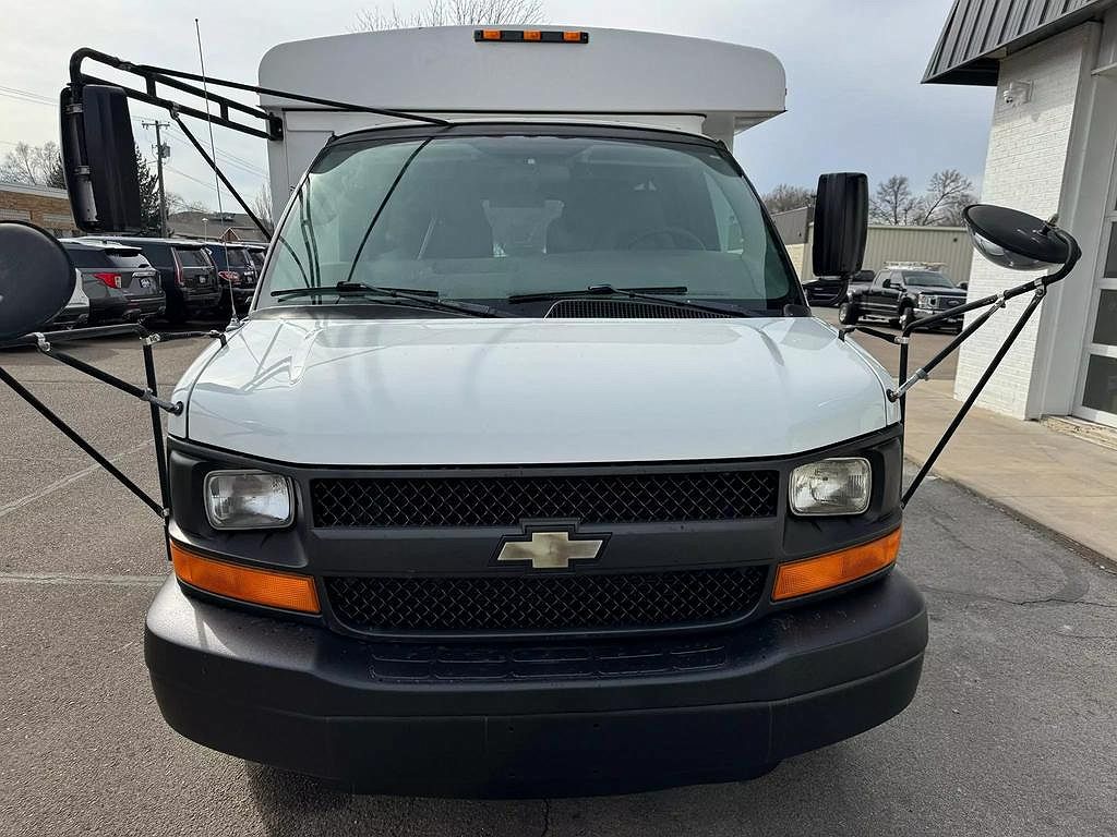 2007 Chevrolet Express 3500 image 2