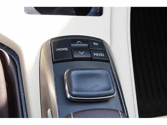 2017 Lexus ES 300h image 23