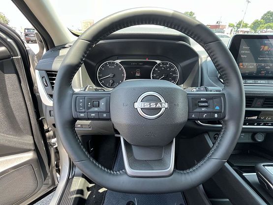 2025 Nissan Rogue SV photo 11
