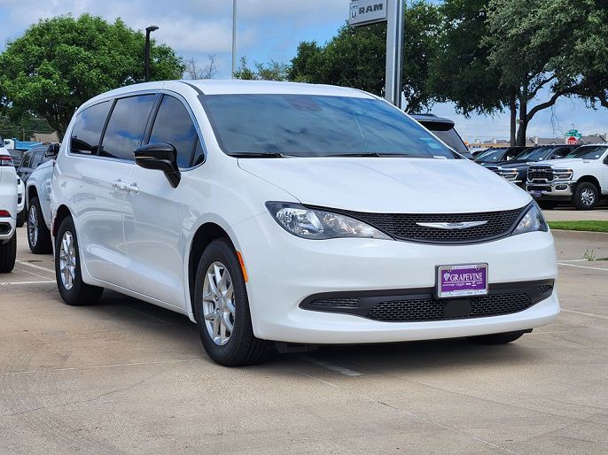 2025 Chrysler Voyager