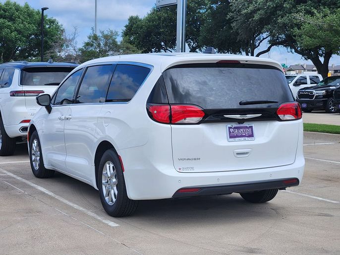 2025 Chrysler Voyager