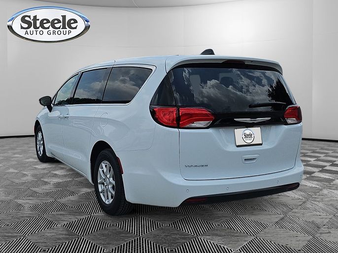 2025 Chrysler Voyager