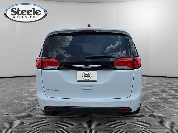 2025 Chrysler Voyager