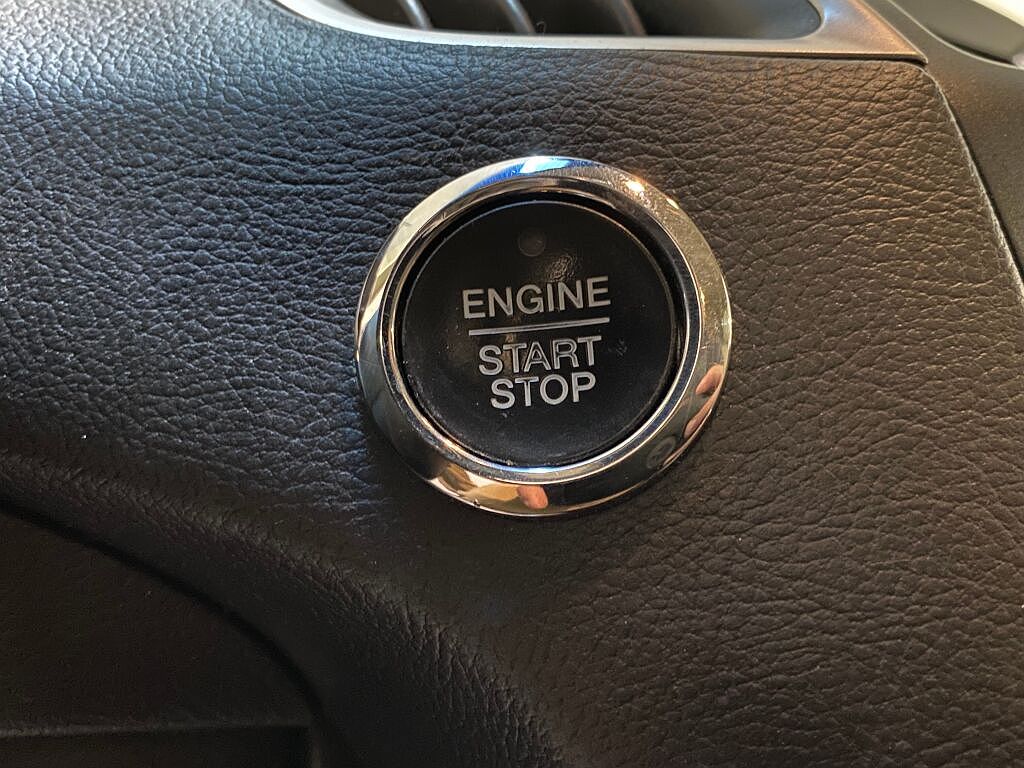 2015 Ford Edge SEL image 15