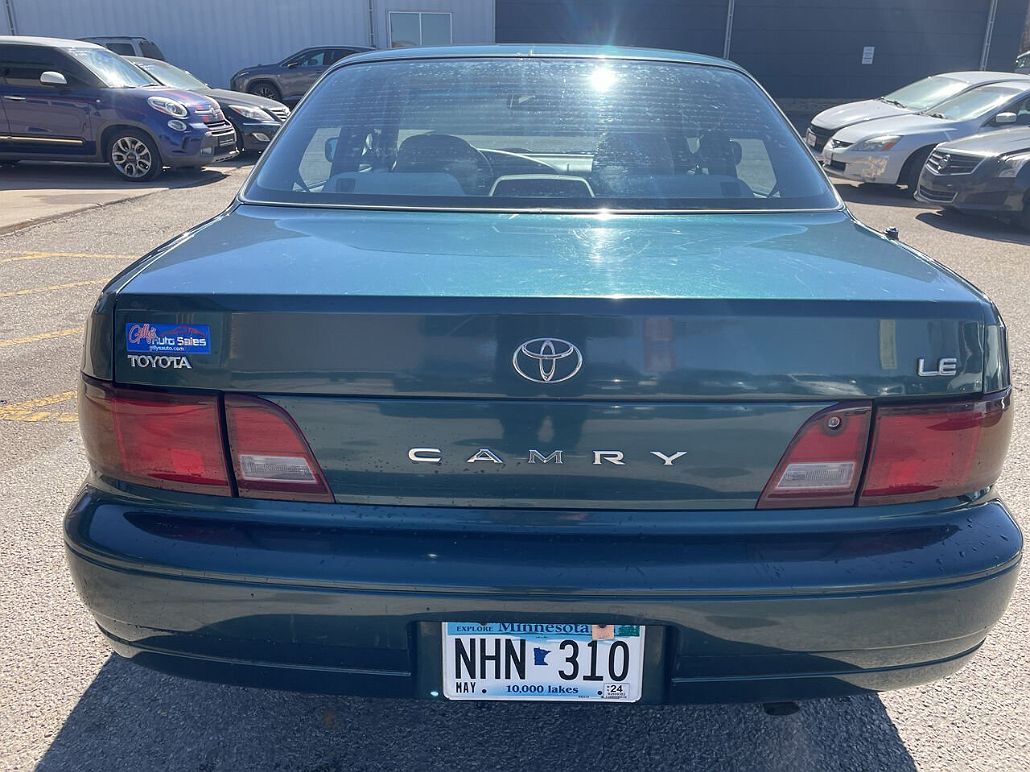 1996 Toyota Camry LE image 5