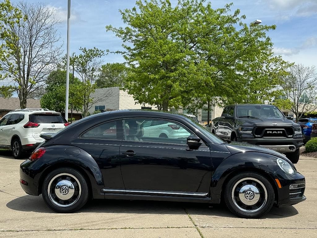 2018 Volkswagen Beetle Coast image 2