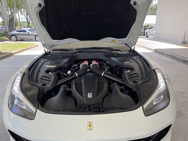 2018 Ferrari GTC4Lusso T image 10