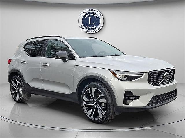 2025 Volvo XC40