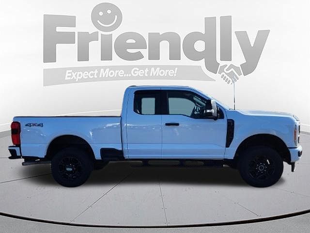 2023 Ford F-250 XL image 3