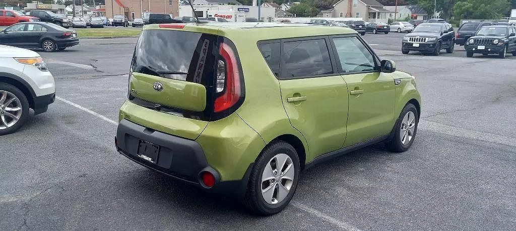 2016 Kia Soul Base image 4