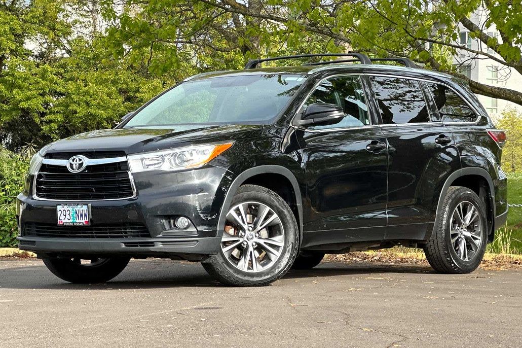 2016 Toyota Highlander XLE image 0