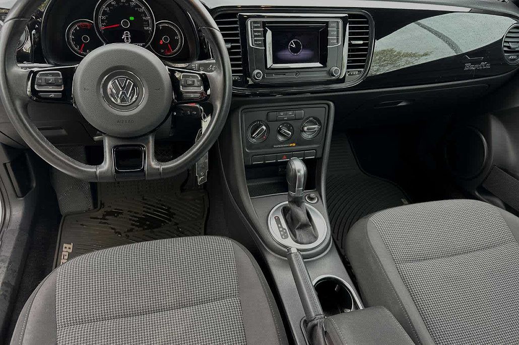 2019 Volkswagen Beetle null image 2