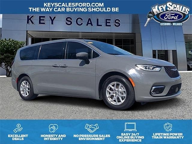 2023 Chrysler Pacifica Touring-L image 0