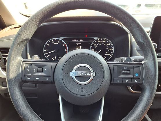 2022 Nissan Rogue SV photo 9