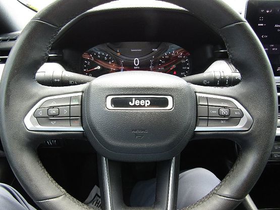 2023 Jeep Compass Latitude photo 11