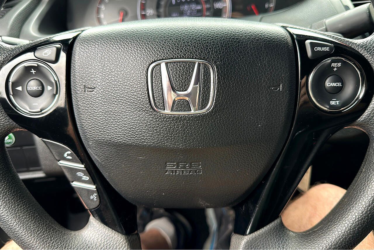 2016 Honda Accord LXS image 12