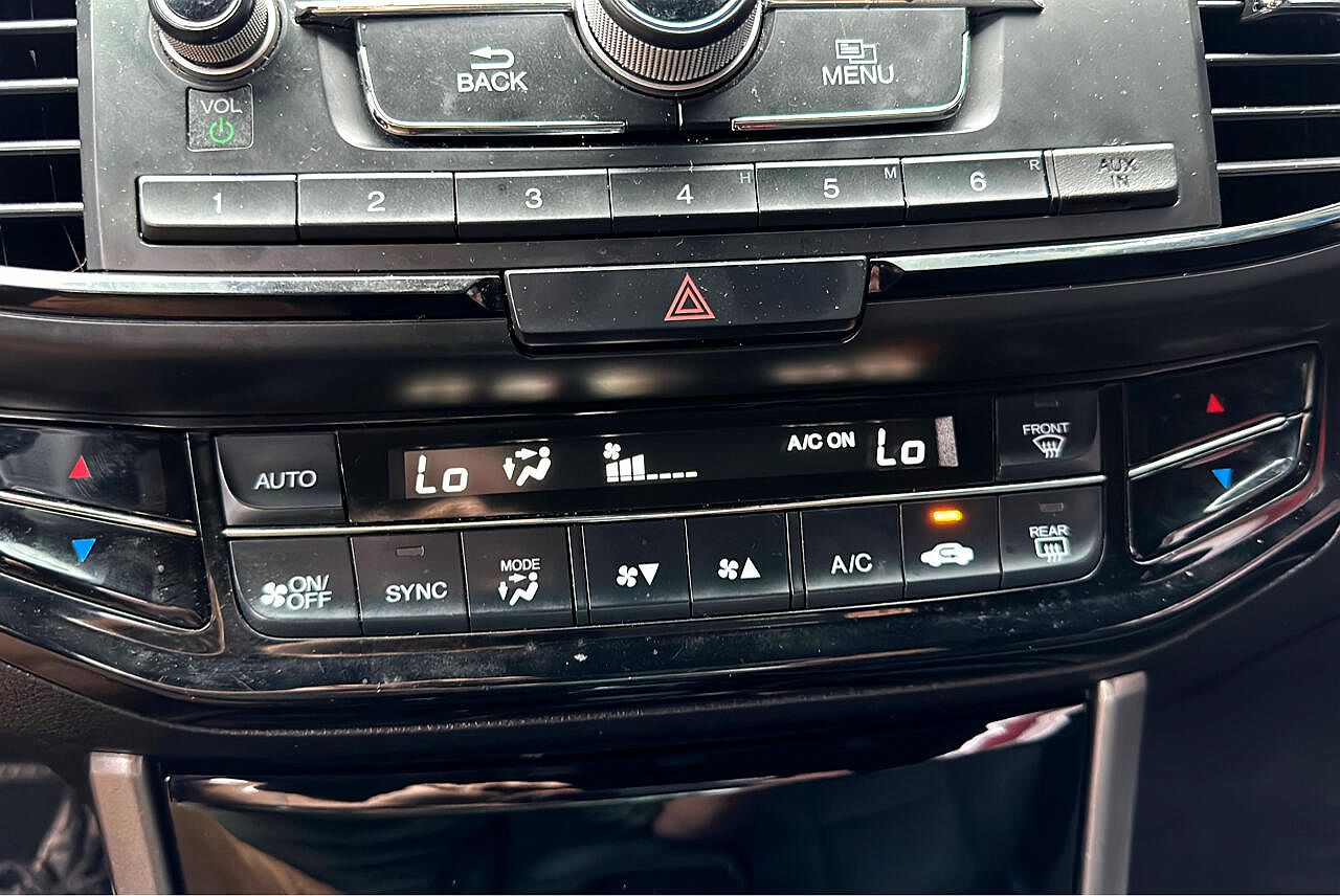 2016 Honda Accord LXS image 16