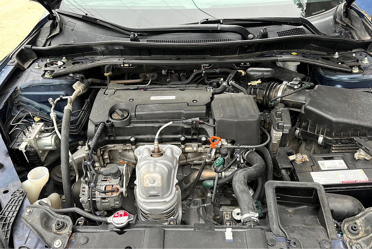 2016 Honda Accord LXS image 25