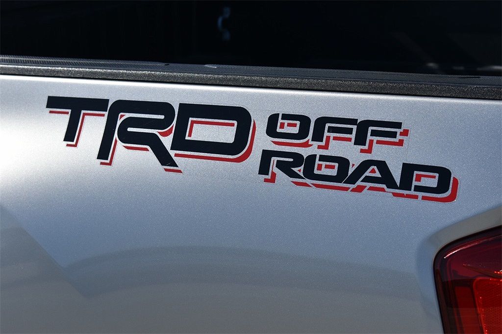 2017 Toyota Tacoma TRD Off Road image 5