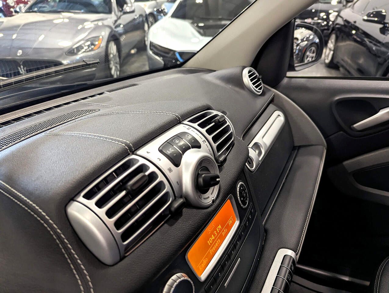 2015 Smart Fortwo Passion image 15