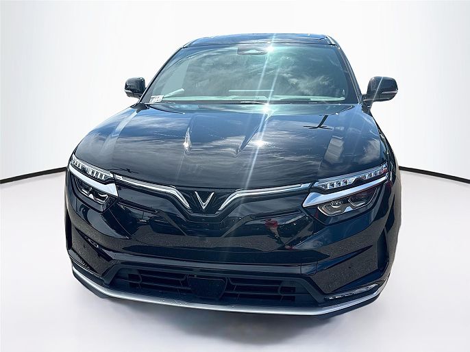 2025 VinFast VF8