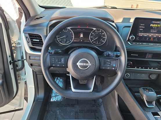 2023 Nissan Rogue SV photo 11