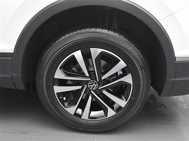 2024 Volkswagen Tiguan S image 1