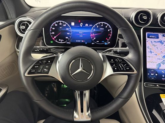 2025 Mercedes Benz GLC 300 photo 11
