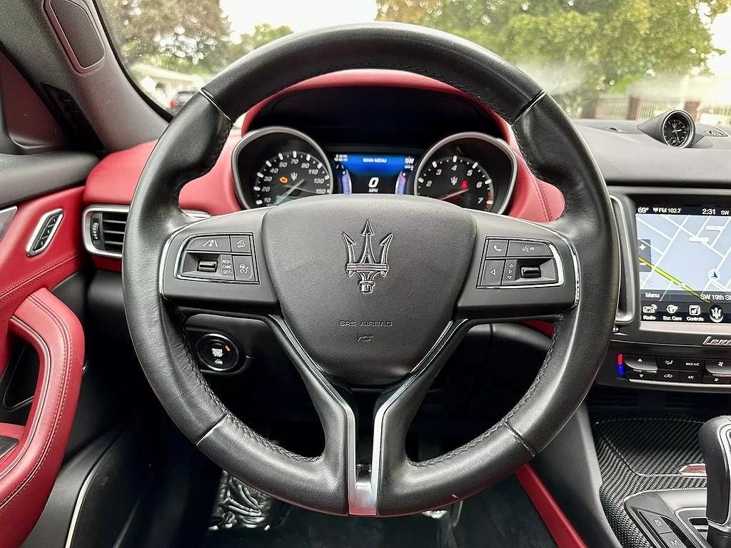 2017 Maserati Levante null image 19