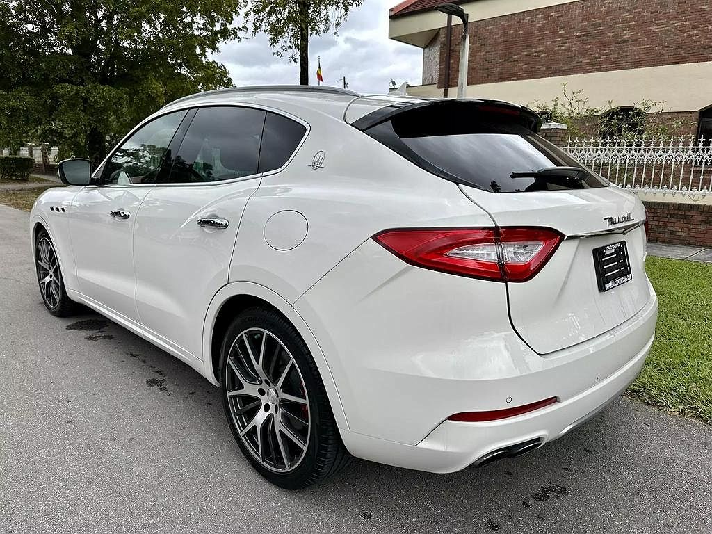2017 Maserati Levante null image 2