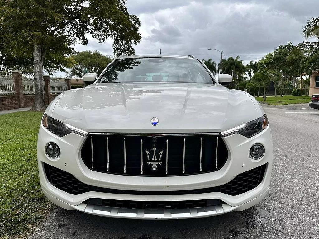2017 Maserati Levante null image 8