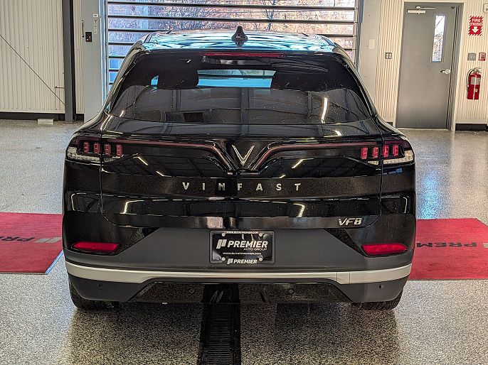 2025 VinFast VF8