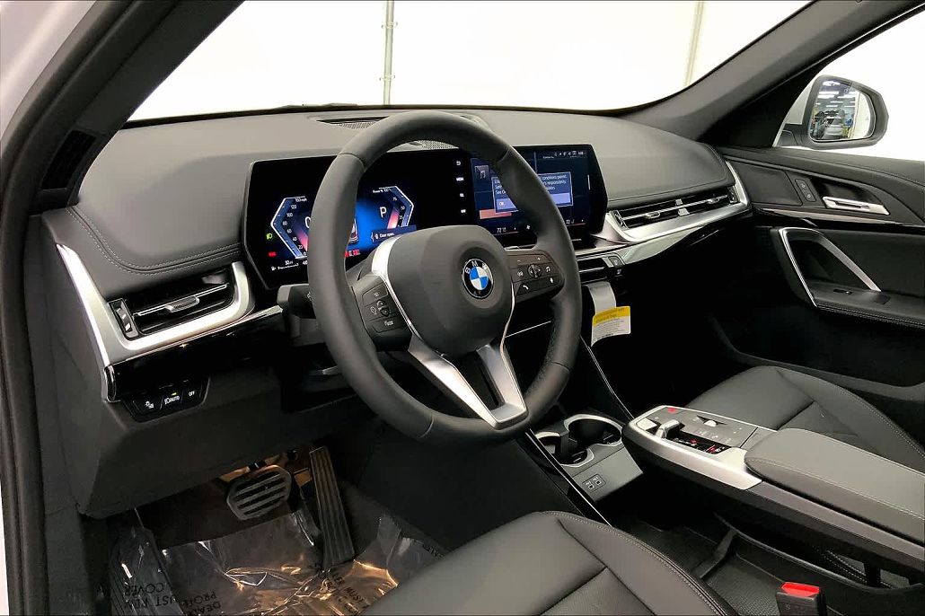 2024 BMW X1 xDrive28i image 1
