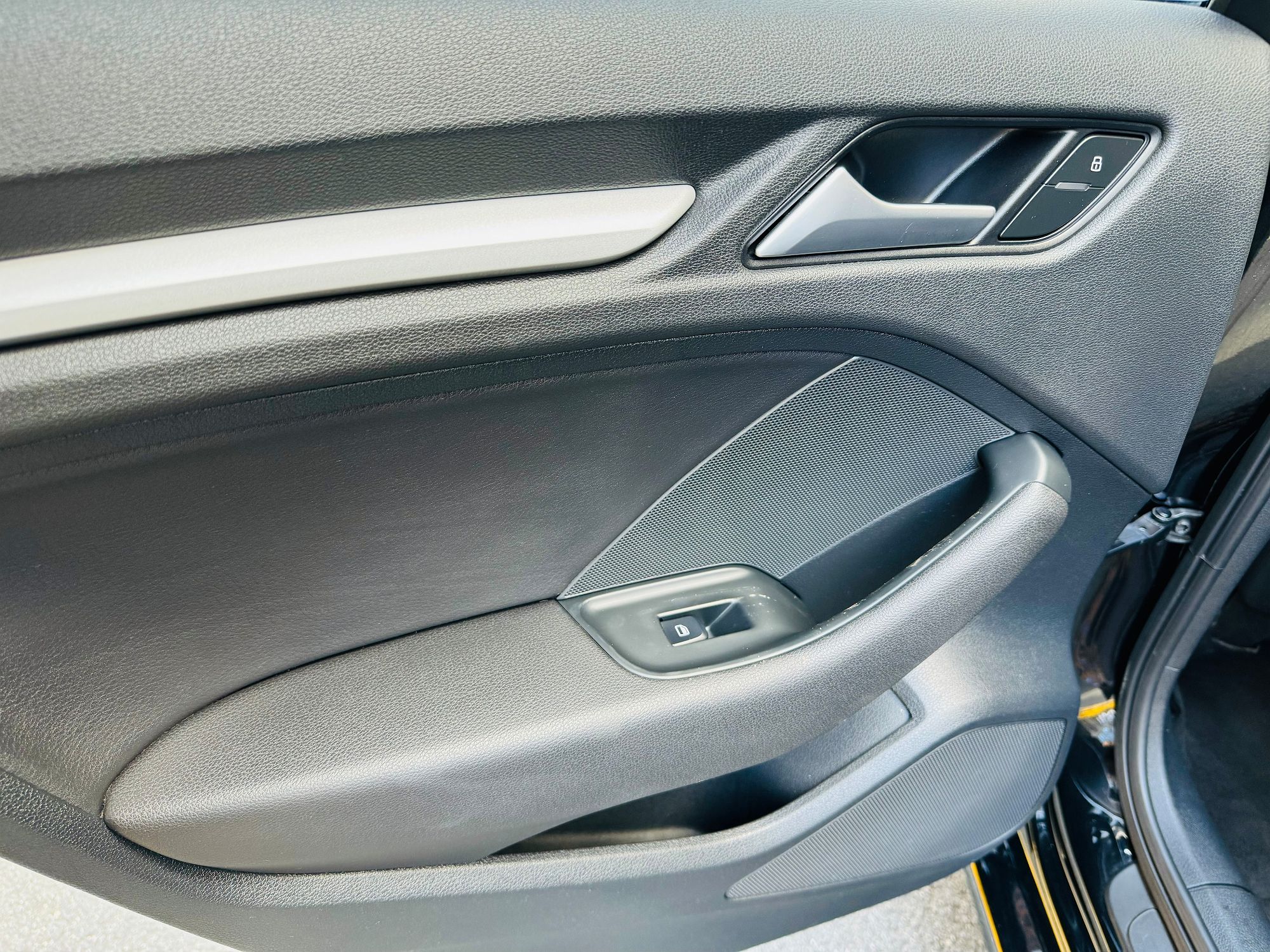 2015 Audi A3 Premium image 18
