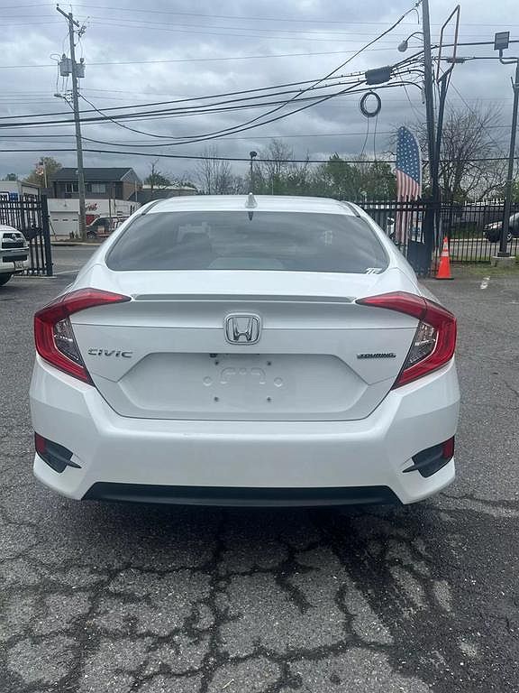 2018 Honda Civic Touring image 3