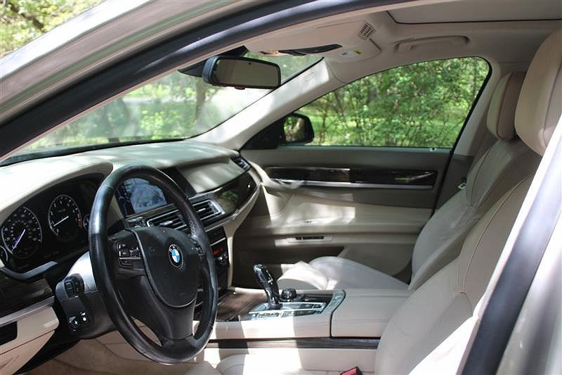 2010 BMW 7 Series 750Li xDrive image 1