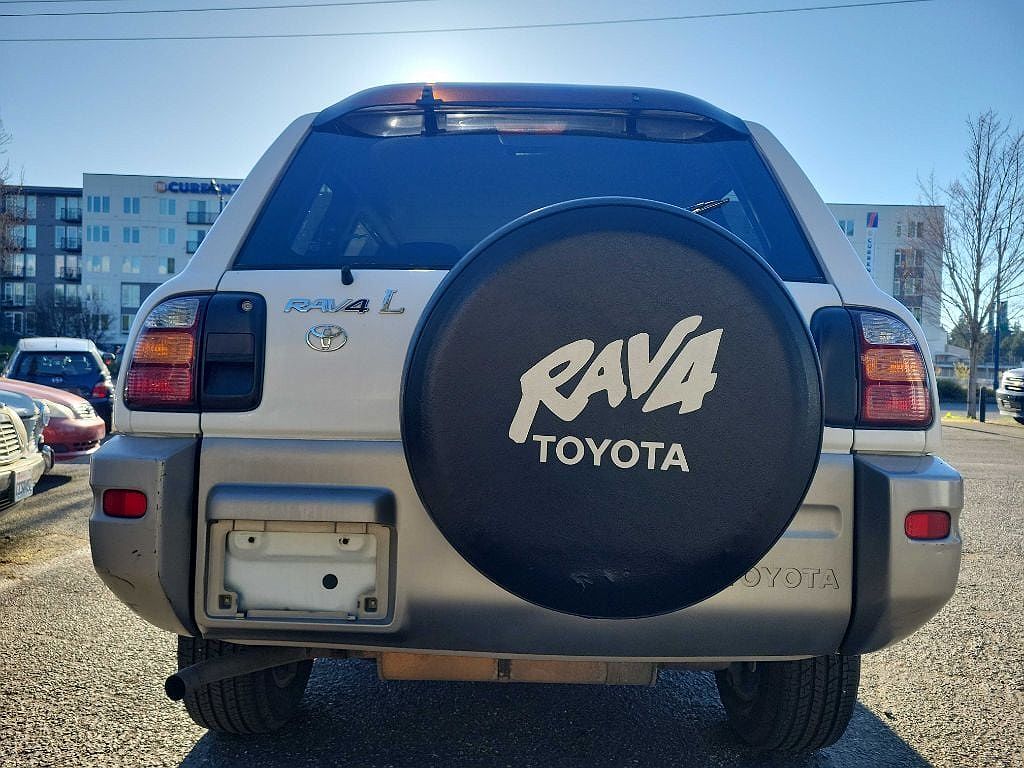 1998 Toyota RAV4 Base image 3